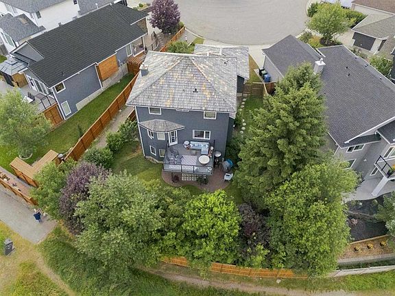 2nd image of 122 E Sceptre Close NW