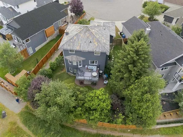 122 E Sceptre Close NW, Calgary, AB T3L 1Y2