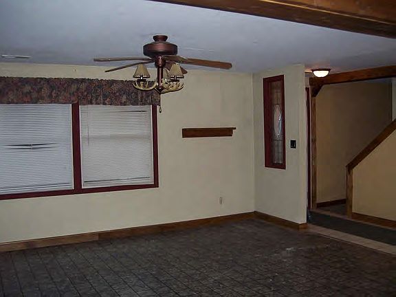 2nd image of 301 W Curtis St