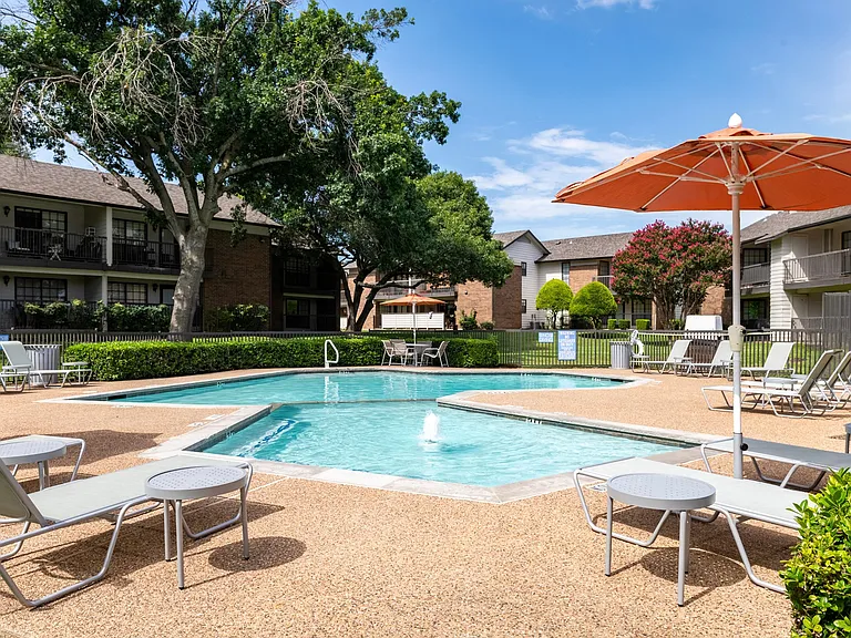 Swimming Pool with Scenic Sundeck