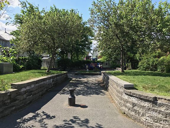 5th image of 26 Blossom St #2