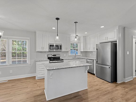 3rd image of 219 N Lumber St