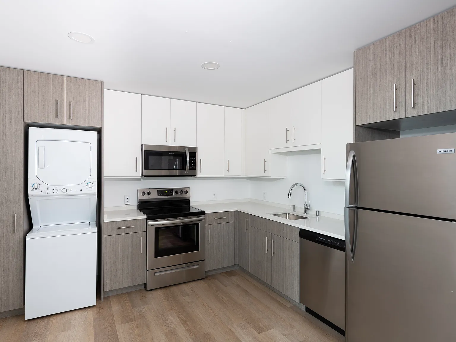 Studio, 850 sqft, $1,895 — Photo 2