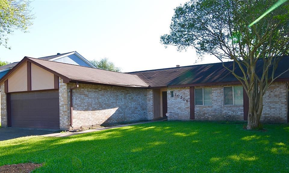 1st image of 10427 Eagle Glen Dr