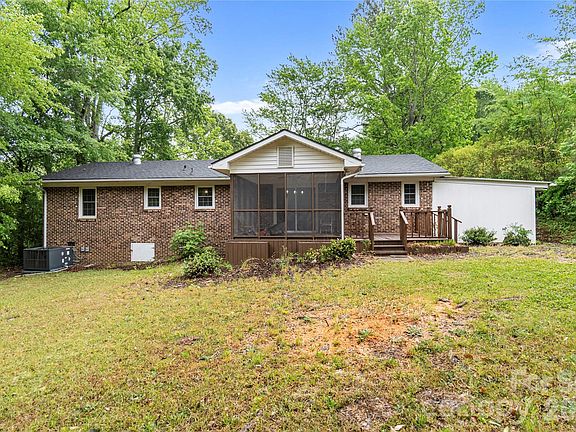 3rd image of 1141 Shannon Dr