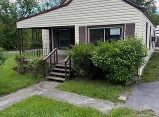 2807 S Carpenter Dr, Covington, VA 24426