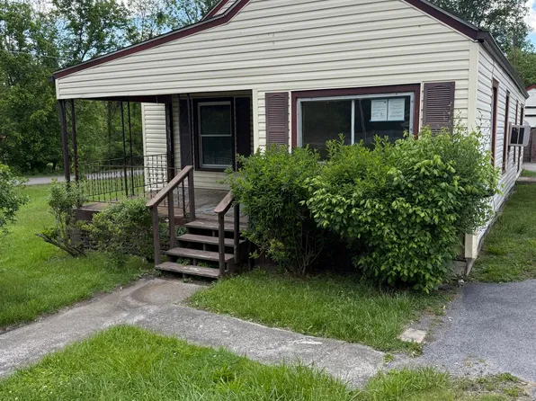 2807 S Carpenter Dr, Covington, VA 24426