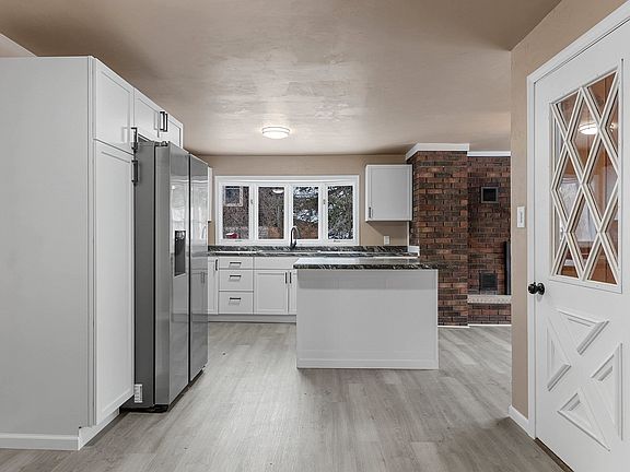 5th image of 1648 River St