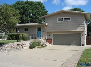 2908 W Donahue Dr, Sioux Falls, SD 57105