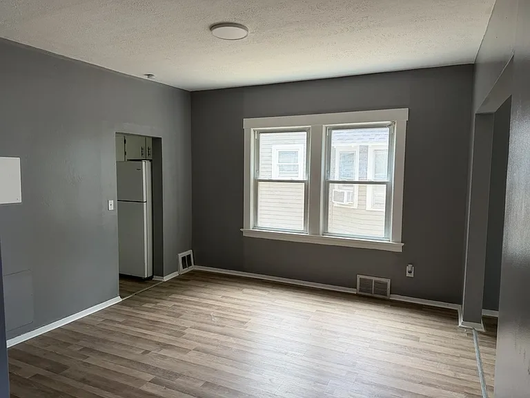 10709 Fidelity Ave — Photo 5