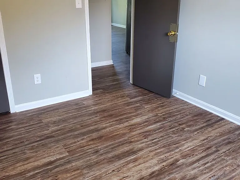Dixon Manor Apartments — Photo 9