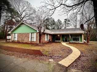 1166 David Benjamin Dr, McComb, MS 39648