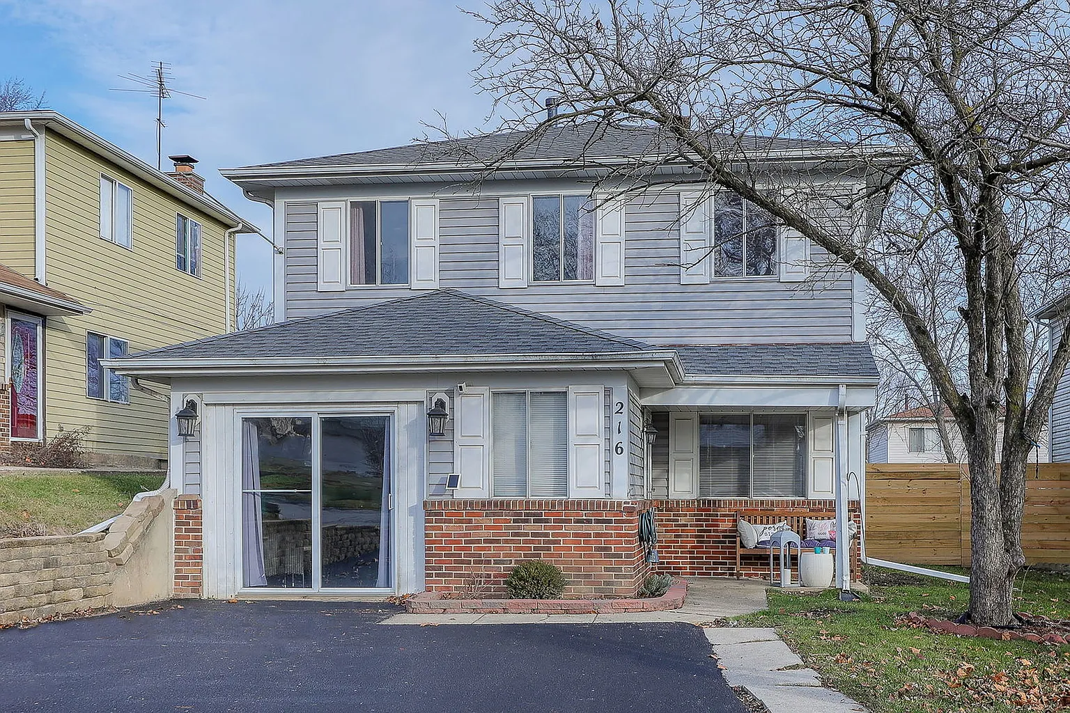 216 Radcliff Dr photo 1