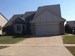 20884 Ivy Cir, Macomb, MI 48044