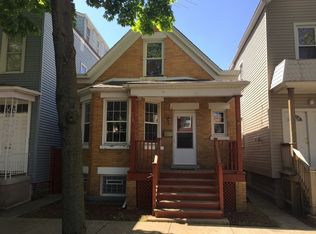 2743 W Nelson St, Chicago, IL 60618