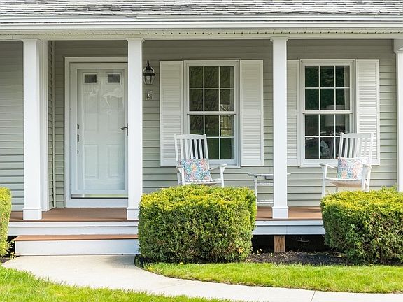 3rd image of 2 Laury Ln