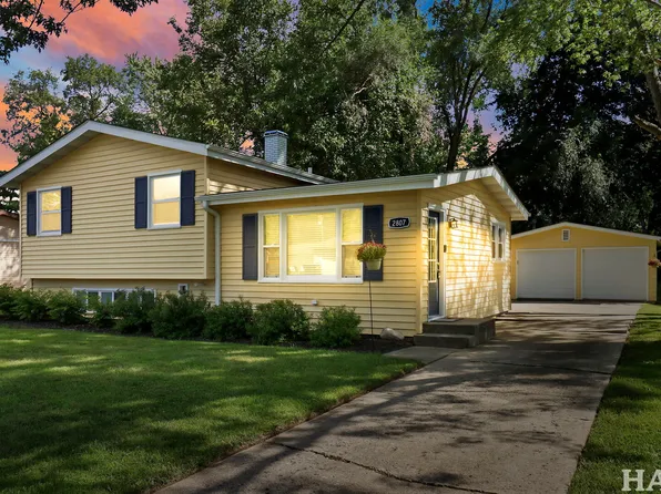 2807 Myang Ave, McHenry, IL 60050