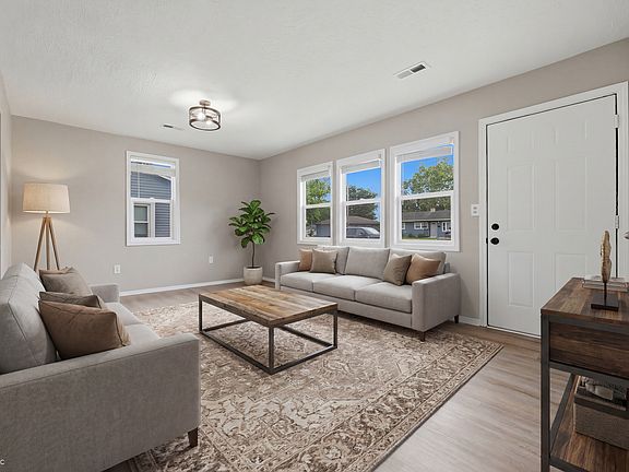 3rd image of 2725 Shirley Dr