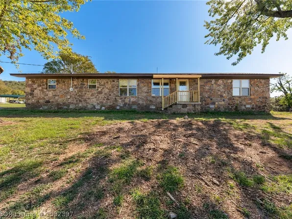 724 Sycamore St, Mountainburg, AR 72946