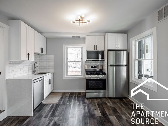 3rd image of 2206 W Erie St #2R