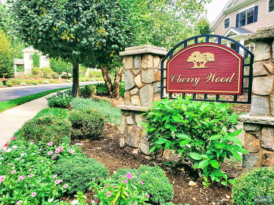 1st image of 7 Cherrywood Ct
