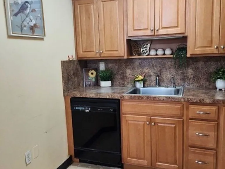 158 Pierre Ave #1 — Photo 12