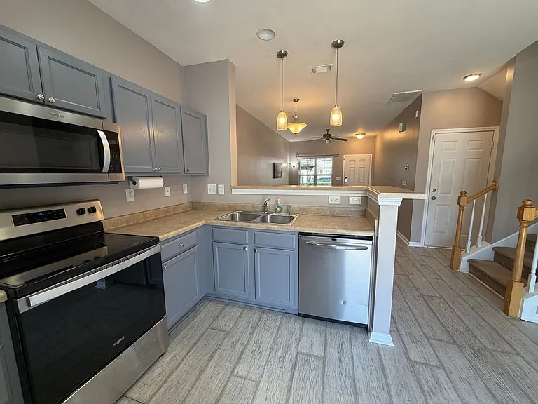 422 Delta Dr — Photo 13