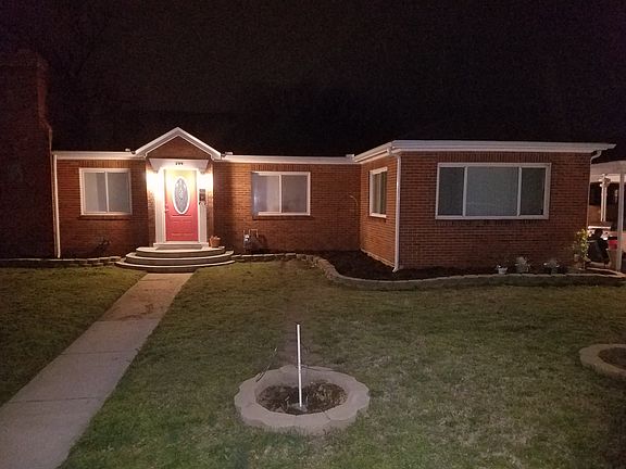 2nd image of 300 Cedar Ln