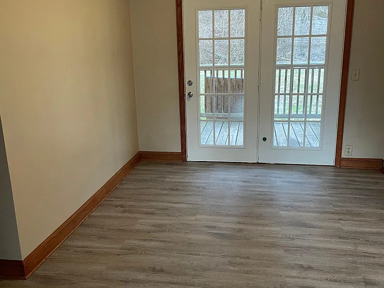 1540 Linden Ave — Photo 3