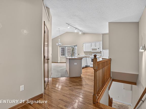 5th image of 708 Shorefront Cir