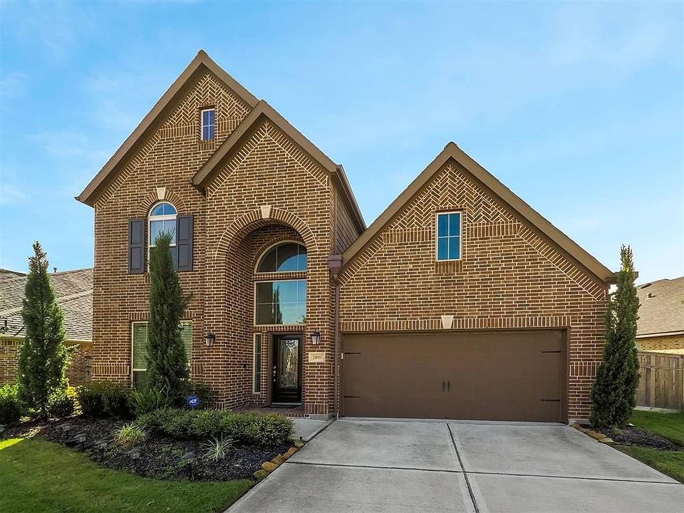 1st image of 28003 Castle Park Ln