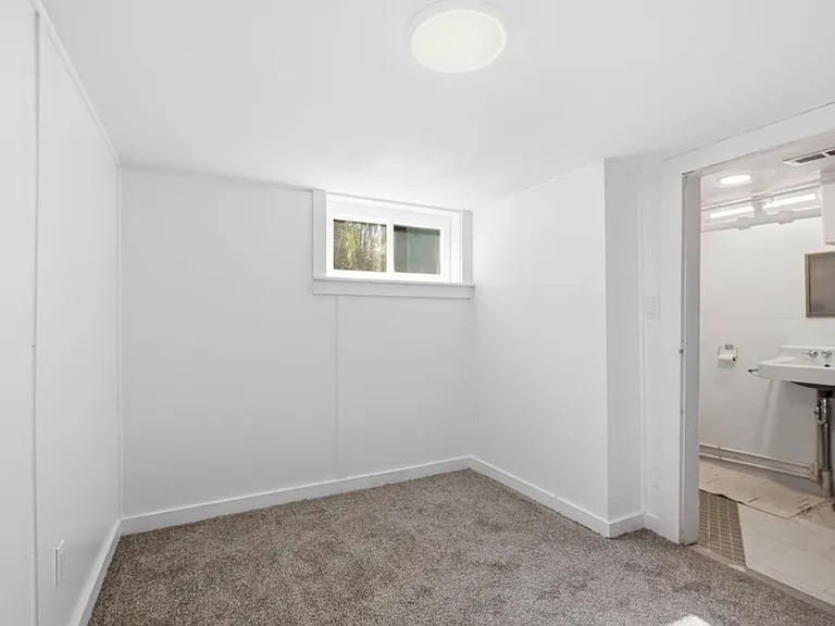 710 E Gibbon St — Photo 9