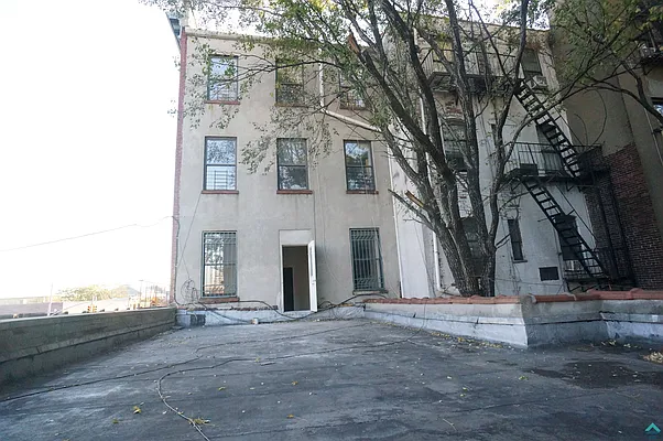 Rented by EXR | media 15