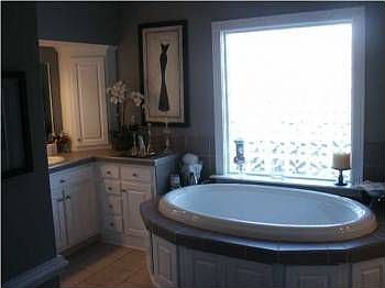 3rd image of 300 Mountain Meadow Ln