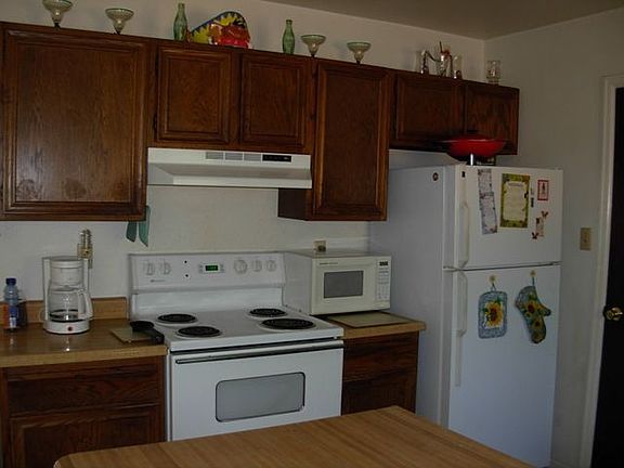 Kitchen with breakfast bar