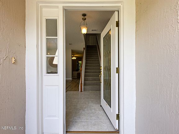 5th image of 1555 SUMMERDOWN Way
