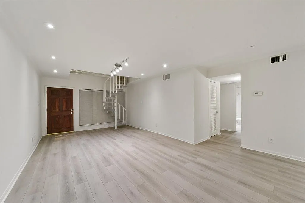2 bed, 1157 sqft, $2,000 — Photo 2