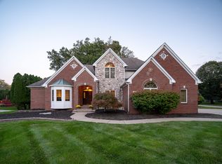 23369 Parke Ln, Grosse Ile, MI 48138