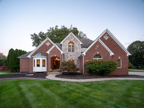 23369 Parke Ln, Grosse Ile, MI 48138