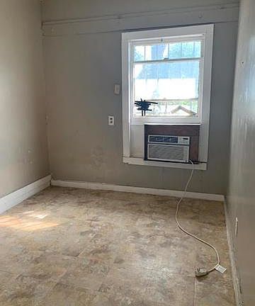 5th image of 247 Bristol Ave #2