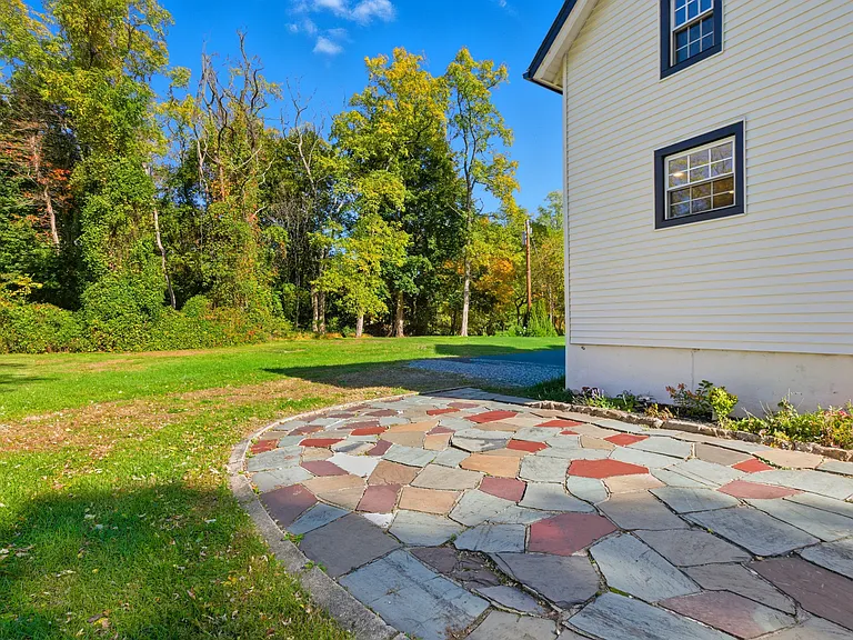 39 Cox Ave #B — Photo 3