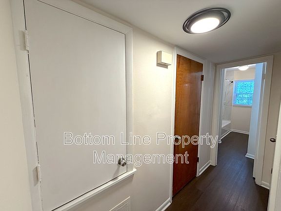 3rd image of 4605 Coronado Dr APT D