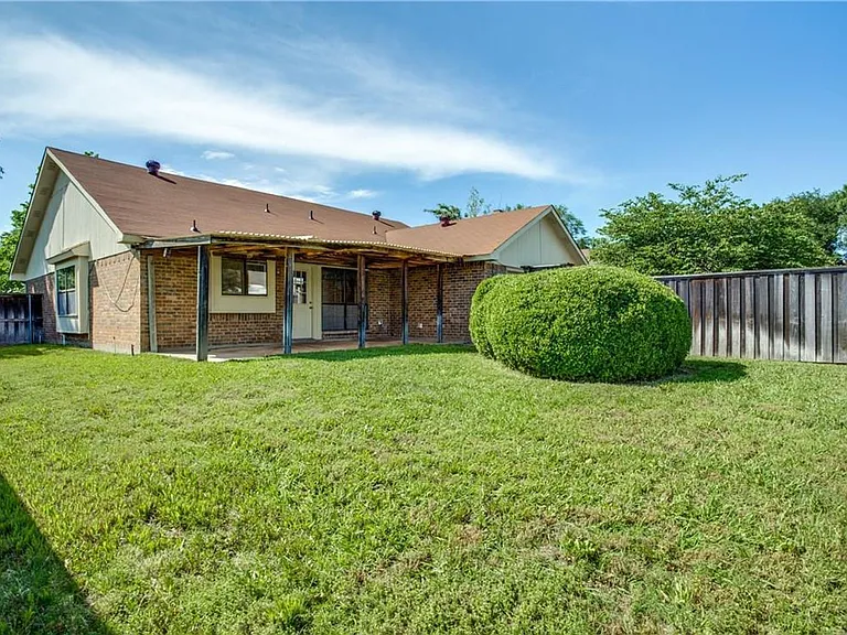 7612 Jerome Dr — Photo 12