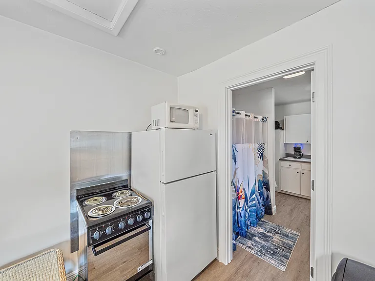 708 Shore Rd #B — Photo 13