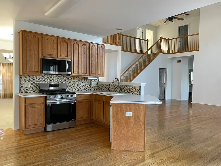 1670 Highmeadow Ln — Photo 9