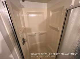 1643 Hillcrest Rd, Cleveland, OH