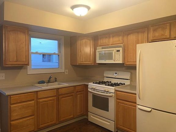 3rd image of 69 Lewiston St Fl 1ST