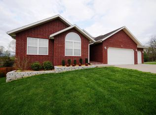 904 S 13th Ave, Ozark, MO 65721