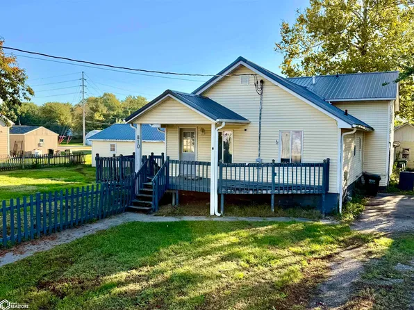 810 S 6th St, Oskaloosa, IA 52577
