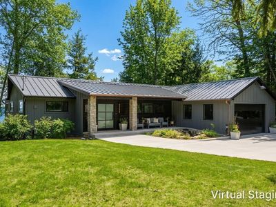 1059 S Nanagosa Trl, Suttons Bay, MI, 49682